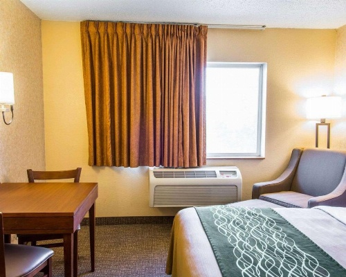 Quality Inn image 5